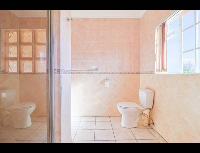 6 BEDROOM FREEHOLD FOR SALE IN BRACKENDOWNS